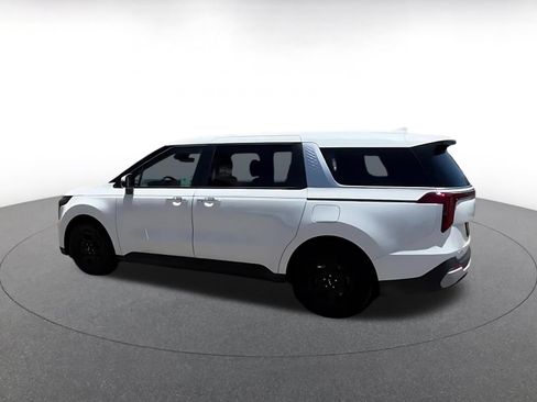 Used 2026 Kia Carnival FWD image 9