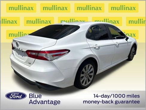 Used 2020 Toyota Camry LE FWD image 3