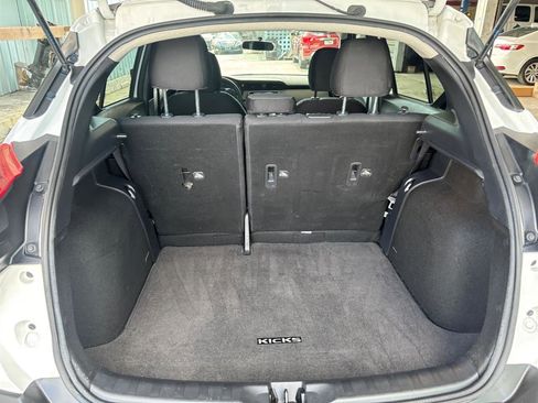 Used 2019 Nissan Kicks S FWD image 11