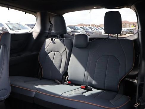 New 2027 Chrysler Pacifica Pinnacle w/ Theater Group FWD image 11