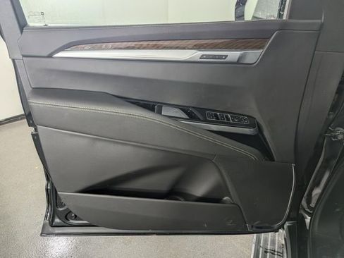 Used 2025 Cadillac Escalade Premium Luxury Platinum image 8