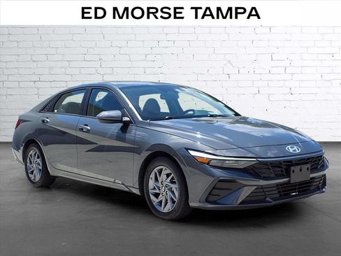 Used 2024 Hyundai Elantra SEL FWD image 5