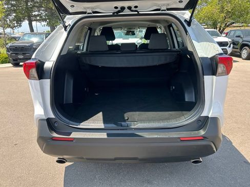 Used 2025 Toyota RAV4 XLE AWD/4WD image 17