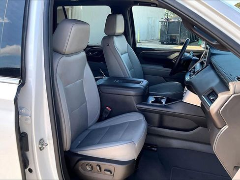 Used 2022 GMC Yukon SLT w/ SLT Premium Package image 9