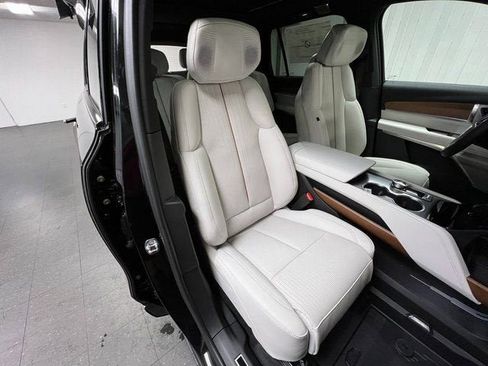 New 2026 Cadillac Vistiq Luxury w/ LPO, Floor Liner Package image 18