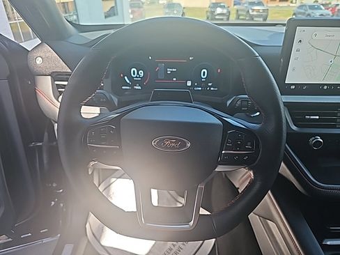 Used 2025 Ford Explorer ST-Line w/ ST-Line Street Pack image 15
