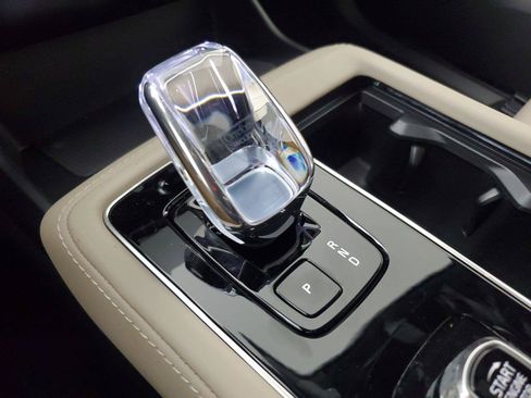 New 2026 Volvo XC90 T8 Plus w/ Protection Package Premier AWD/4WD image 32