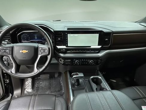 Used 2024 Chevrolet Silverado 1500 High Country w/ High Country Premium Package AWD/4WD image 16