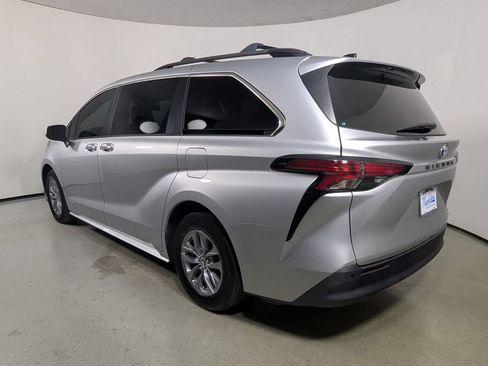 Used 2021 Toyota Sienna XLE FWD image 6