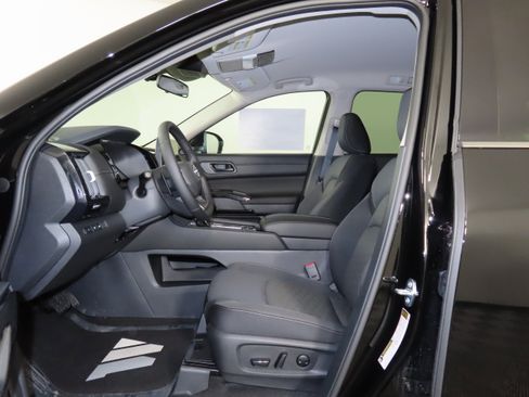 New 2026 Nissan Pathfinder SV image 4