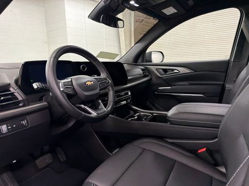 Used 2026 Chevrolet Traverse LT FWD image 6