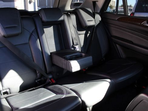 Used 2015 Mercedes-Benz ML 350 ML 350 Sport Utility 4D image 23