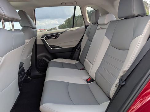 Used 2025 Toyota RAV4 XLE Premium image 30