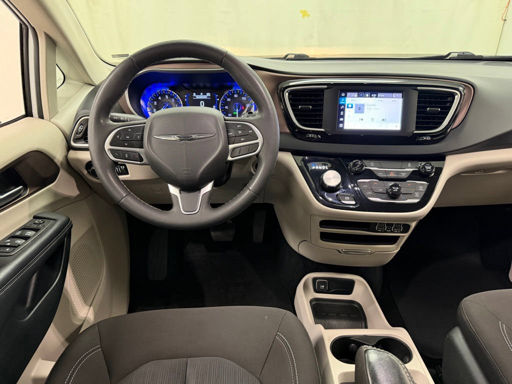 Used 2023 Chrysler Voyager LX FWD image 30