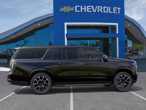 New 2026 Chevrolet Suburban RST w/ RST Capability Package image 5