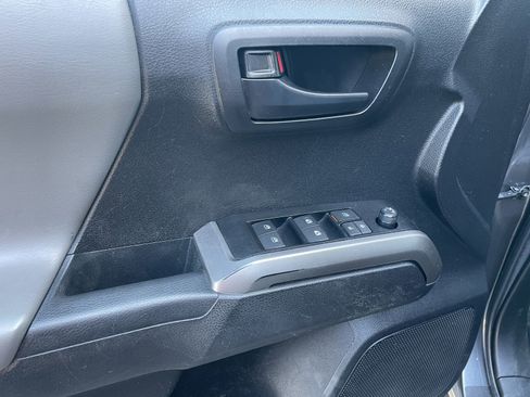 Used 2023 Toyota Tacoma SR5 AWD/4WD image 13