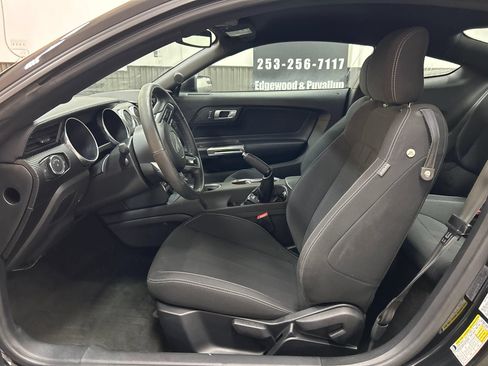 Used 2018 Ford Mustang Coupe RWD image 8