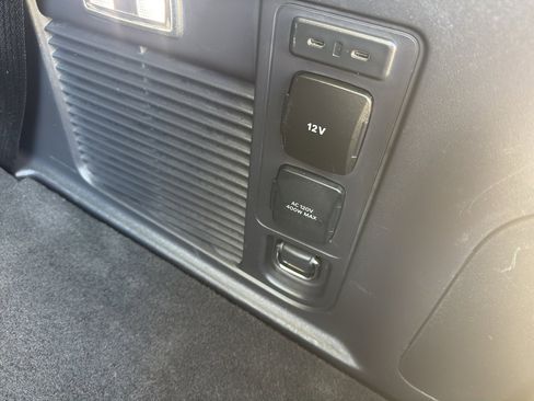 Used 2025 Ford Expedition Active AWD/4WD image 32