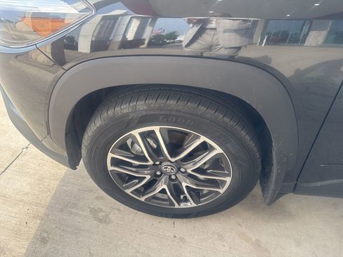 Used 2026 Toyota Corolla Cross XLE FWD image 2