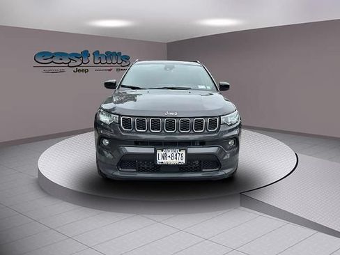 Used 2024 Jeep Compass Latitude w/ Sun and Sound Group AWD/4WD image 6