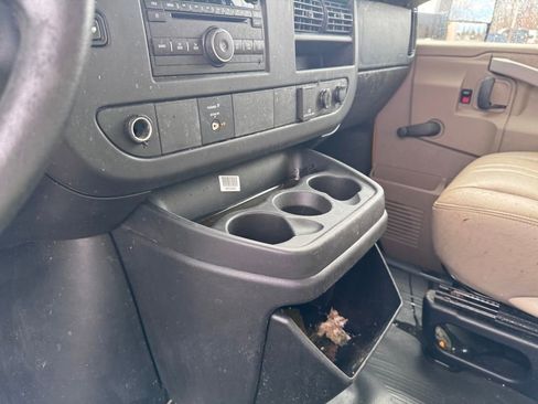Used 2016 Chevrolet Express 3500 RWD image 17