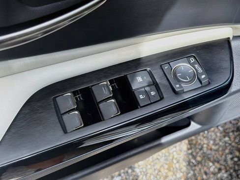 Used 2025 Lexus ES 350 w/ Premium Package FWD image 22