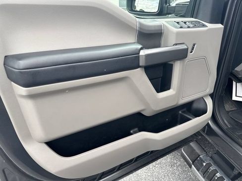 Used 2018 Ford F250 XLT w/ XLT Premium Package AWD/4WD image 11