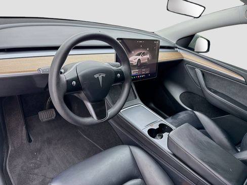 Used 2025 Tesla Model Y Long Range AWD/4WD image 7