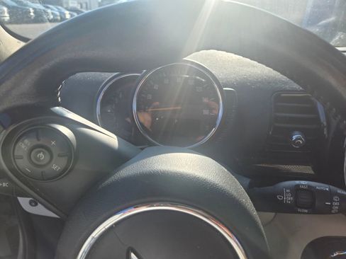 Used 2016 MINI Cooper Clubman FWD image 6