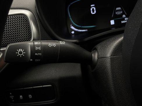 Used 2025 Kia Soul LX w/ LX Technology Package FWD image 32
