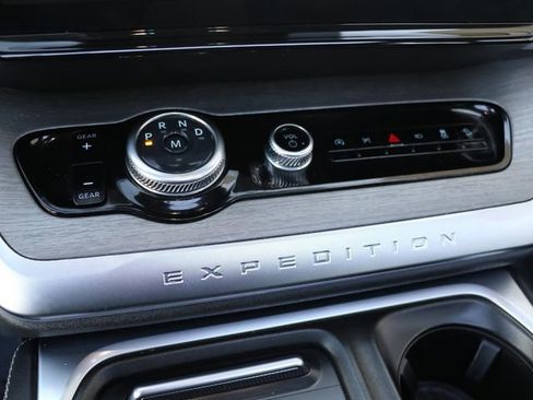 Used 2025 Ford Expedition Platinum AWD/4WD image 22
