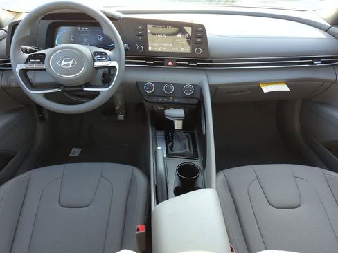 New 2026 Hyundai Elantra SE FWD image 18