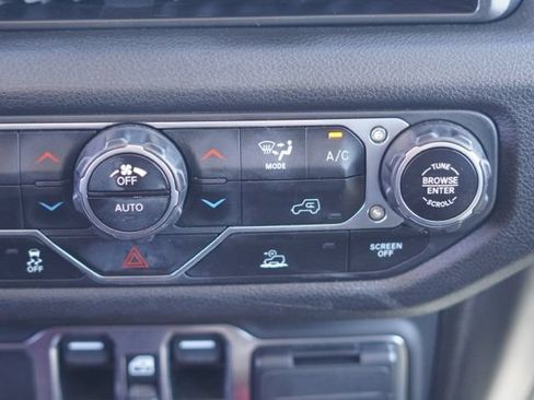 Used 2024 Jeep Wrangler Unlimited AWD/4WD image 28