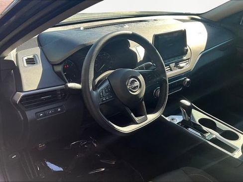 Used 2025 Nissan Altima 2.5 S image 12