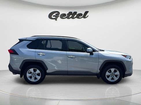 Used 2020 Toyota RAV4 XLE w/ Convenience Package FWD image 4