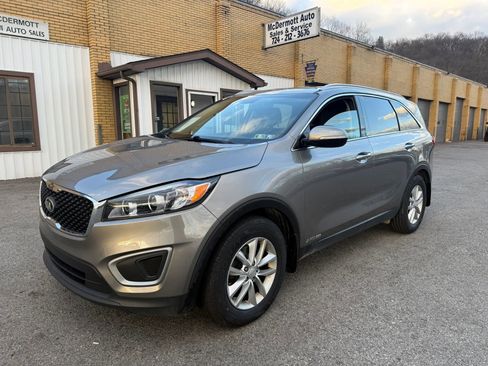 Used 2017 Kia Sorento AWD w/ LX V6 Convenience Package image 1