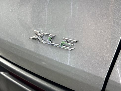 Certified 2025 Toyota Sienna XLE FWD image 15