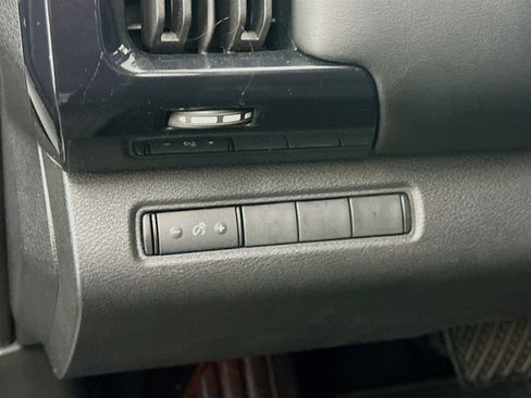 Used 2024 Nissan Pathfinder S image 17