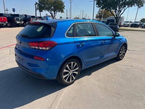 Used 2018 Hyundai Elantra GT image 4
