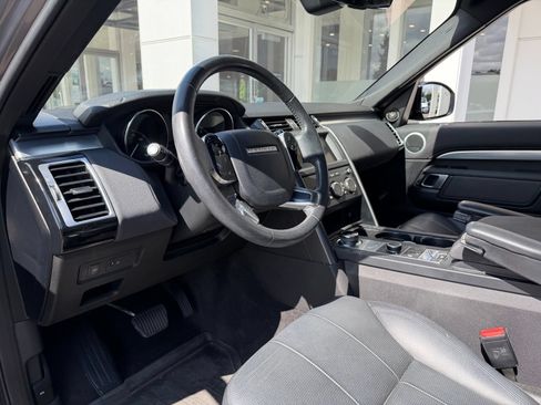 Used 2020 Land Rover Discovery Landmark AWD/4WD image 13