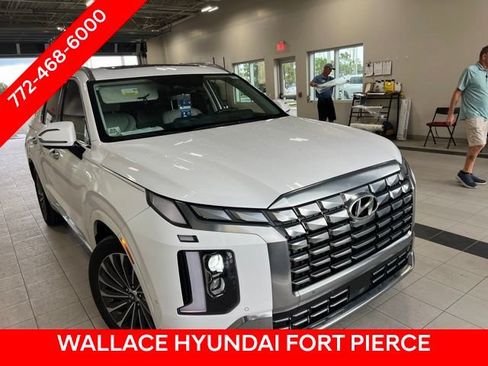 Used 2025 Hyundai Palisade Calligraphy FWD image 3