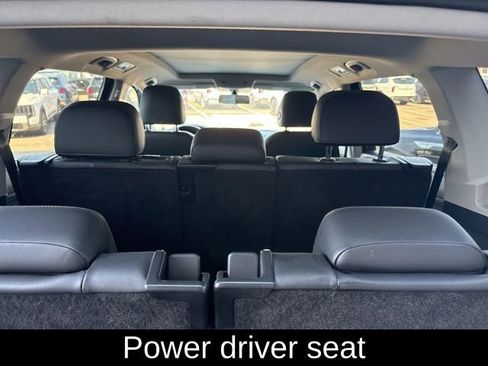 Used 2019 Volkswagen Tiguan SE w/ Panoramic Sunroof Package image 13