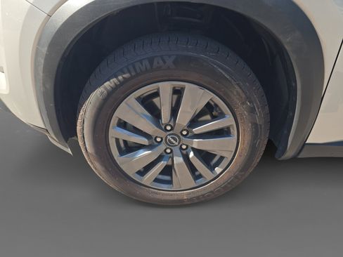 Used 2025 Nissan Pathfinder SV AWD/4WD image 9