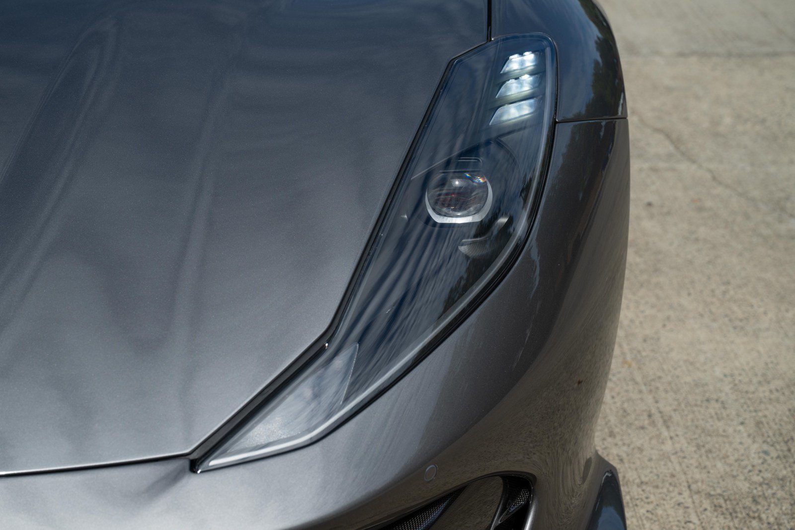Used 2022 Ferrari 812 Competizione RWD image 19