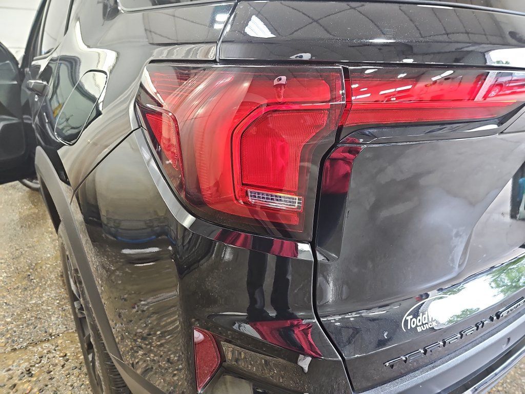 Certified 2025 GMC Terrain Elevation w/ Black Edition AWD/4WD image 39