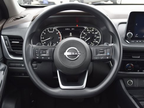 Used 2023 Nissan Rogue SV image 11