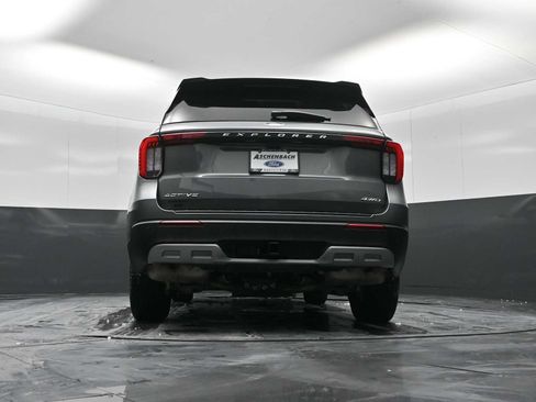Used 2025 Ford Explorer Active w/ Active Comfort Package image 30