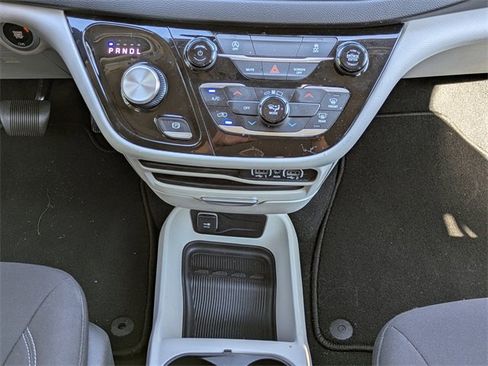 Used 2023 Chrysler Voyager LX image 18
