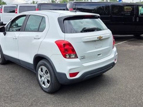 Used 2018 Chevrolet Trax LS FWD image 6