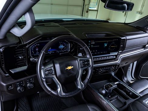 Used 2022 Chevrolet Silverado 1500 LTZ AWD/4WD image 16